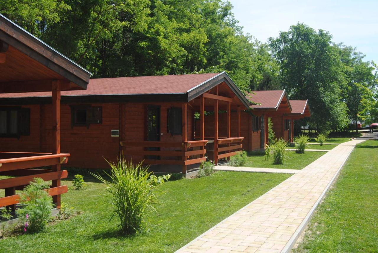 Villa Hedi Vendeghaz 杜瑙基利蒂 外观 照片